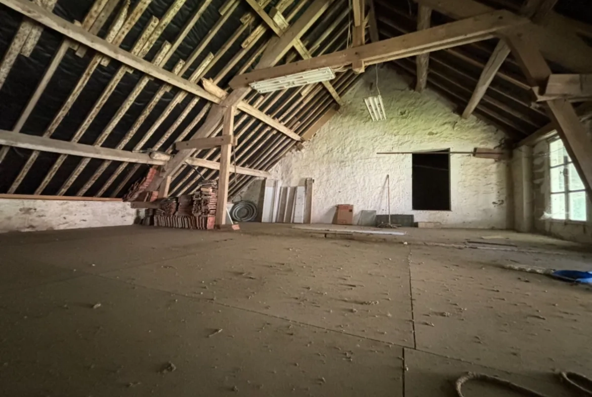 Grande grange à rénover de 200 m² à Rebais, potentiel résidentiel ou locatif 