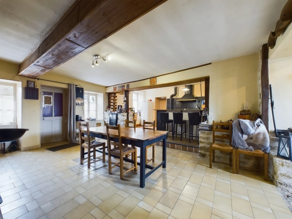 Maison de charme de 120 m² à Saint-Révérien avec garage et jardin 