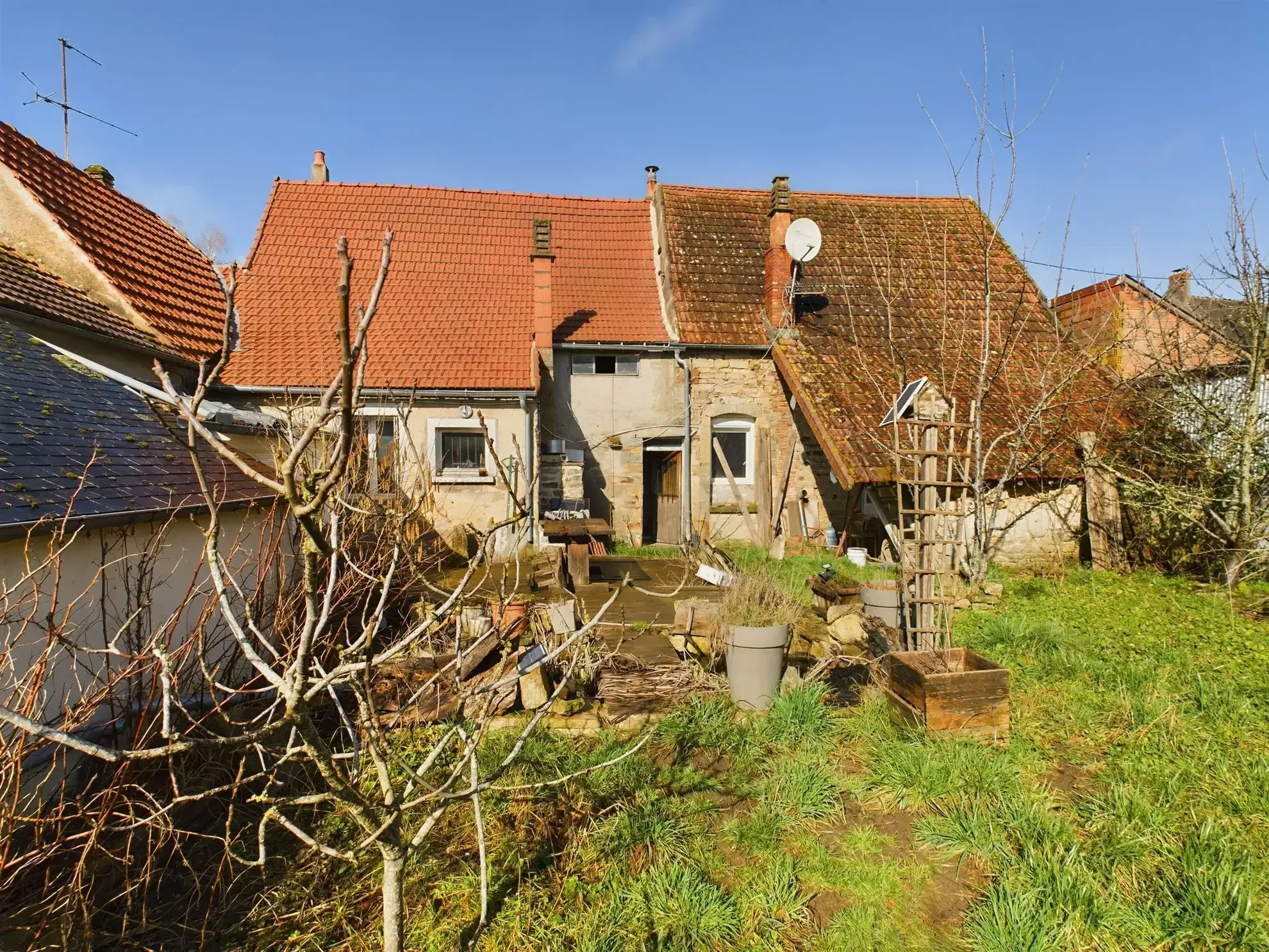 Maison de charme de 120 m² à Saint-Révérien avec garage et jardin 