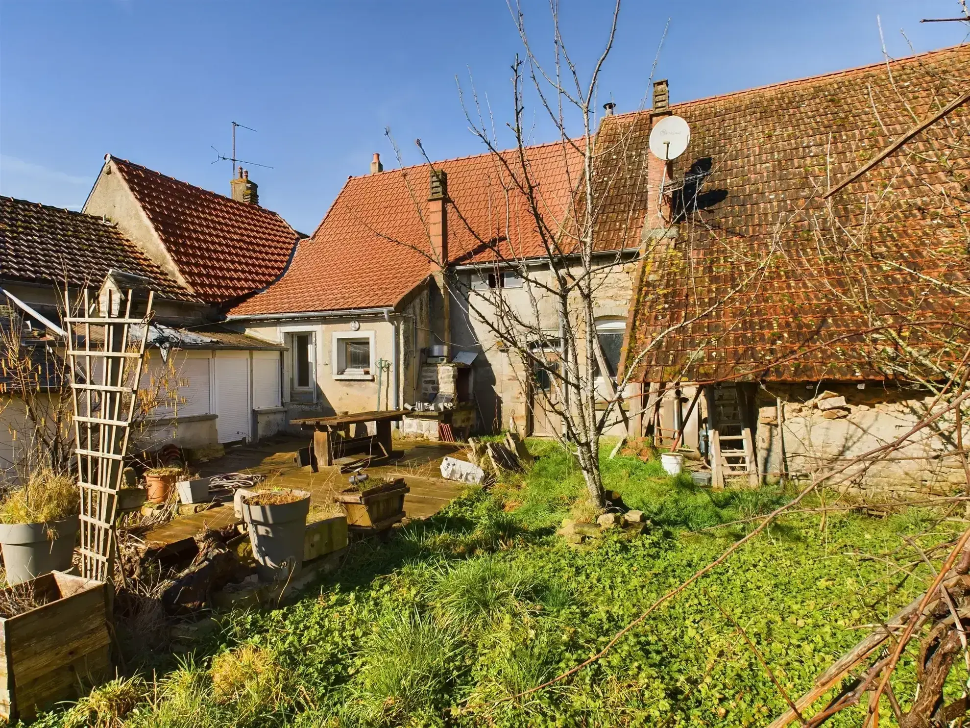 Maison de charme de 120 m² à Saint-Révérien avec garage et jardin 
