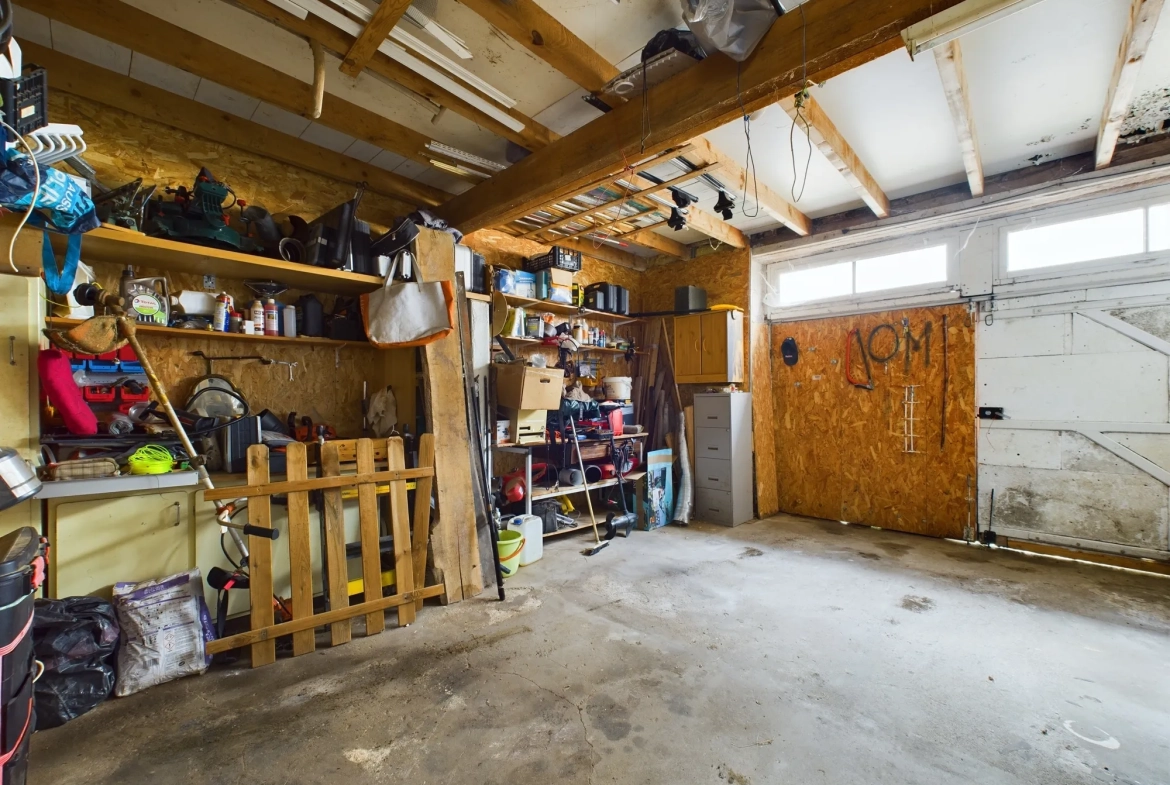 Maison de charme de 120 m² à Saint-Révérien avec garage et jardin 