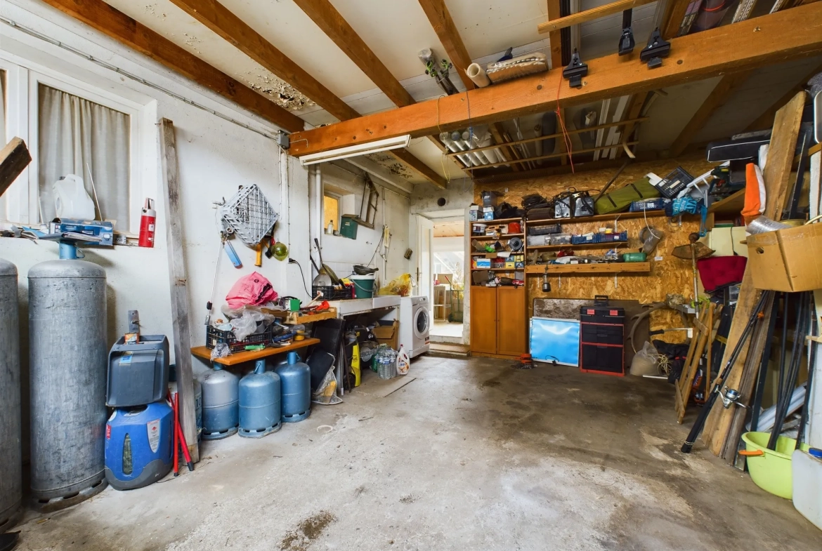 Maison de charme de 120 m² à Saint-Révérien avec garage et jardin 