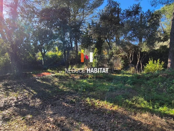 Terrain à bâtir de 460 m² à Villevieille - Opportunité immobilière