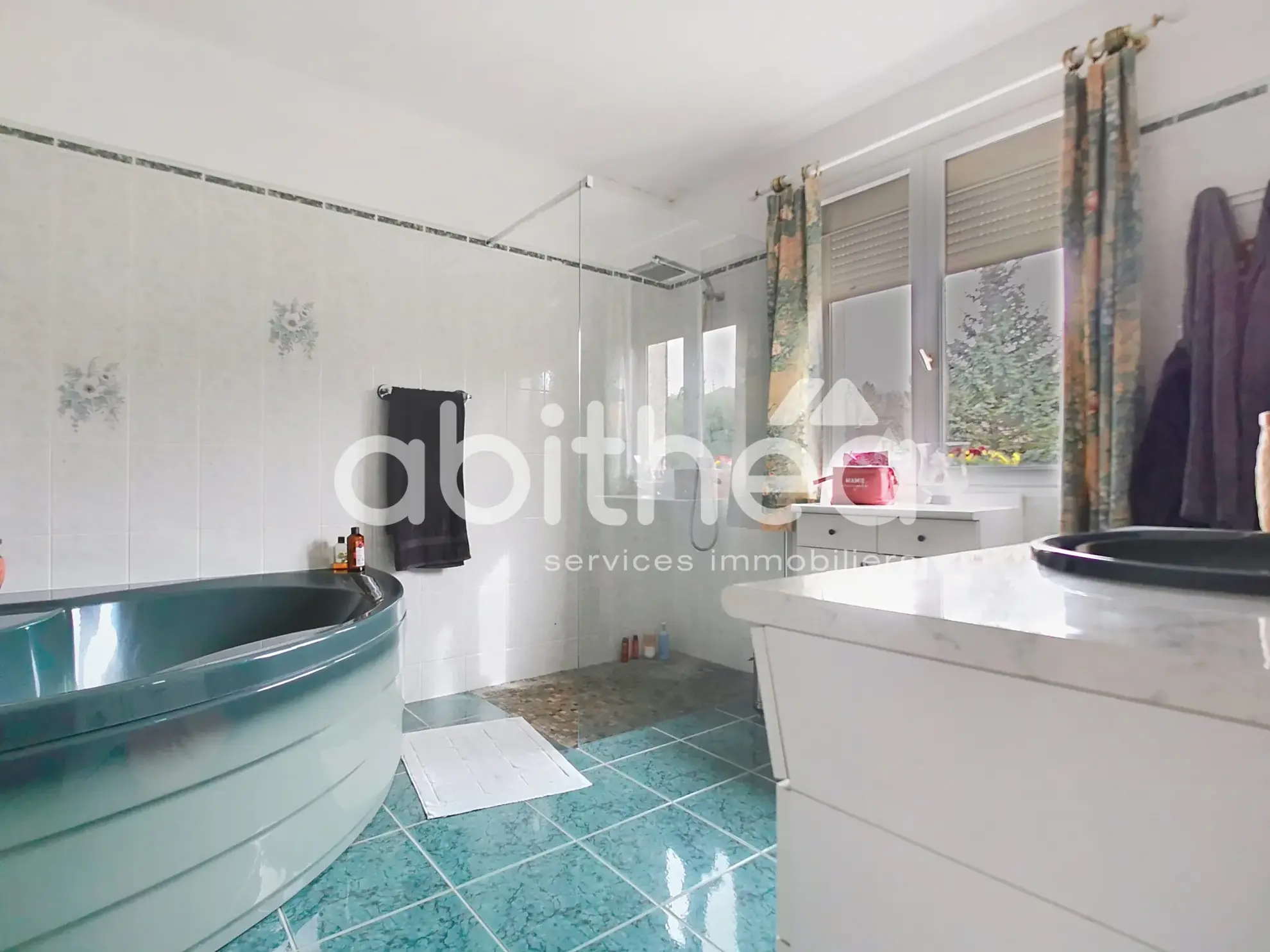 Maison 4 pièces de 135 m² à Feuges avec piscine et jardin 