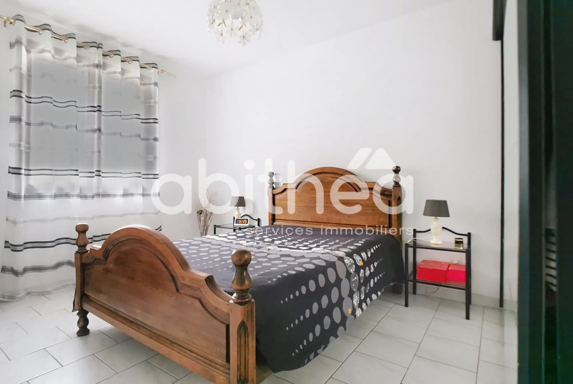 Maison 4 pièces de 135 m² à Feuges avec piscine et jardin 