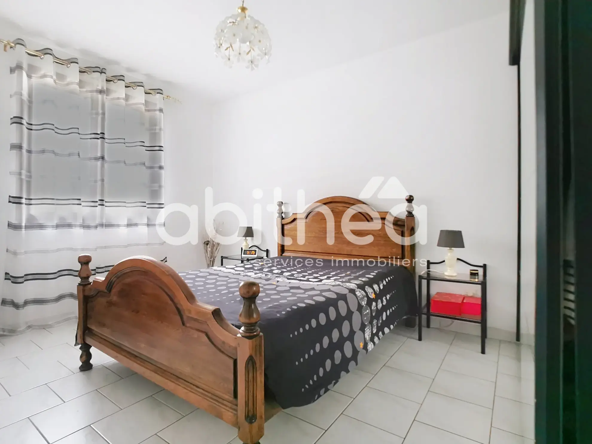 Maison 4 pièces de 135 m² à Feuges avec piscine et jardin 