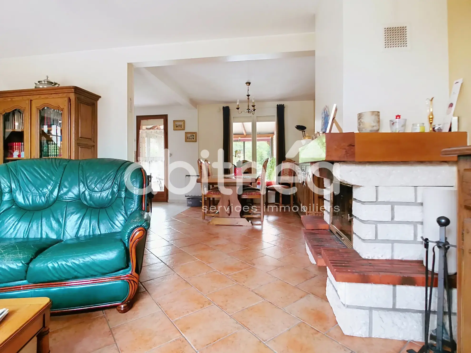 Maison 4 pièces de 135 m² à Feuges avec piscine et jardin 
