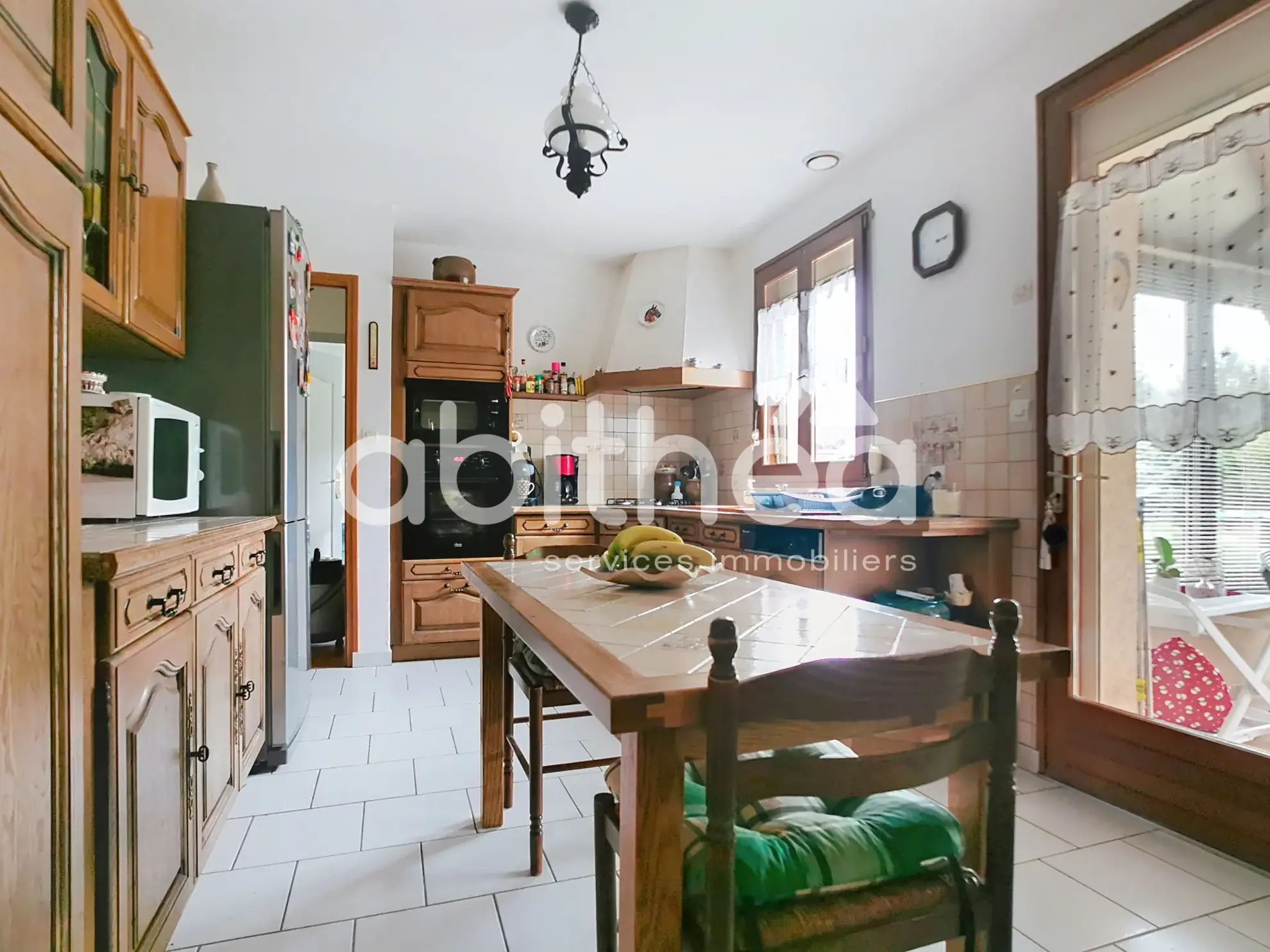 Maison 4 pièces de 135 m² à Feuges avec piscine et jardin 