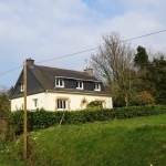 Maison à vendre à Plougonver avec 4 chambres et grand jardin, idéal rénovation