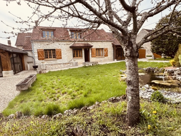 Belle propriété avec vue imprenable sur la vallée du Serein proche Noyers-sur-Serein