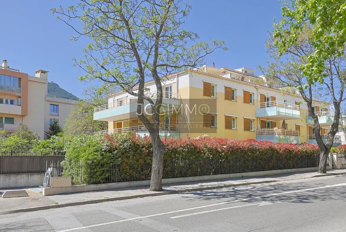 Appartement T3 avec terrasse et garage à La Valette du Var en location ou achat 