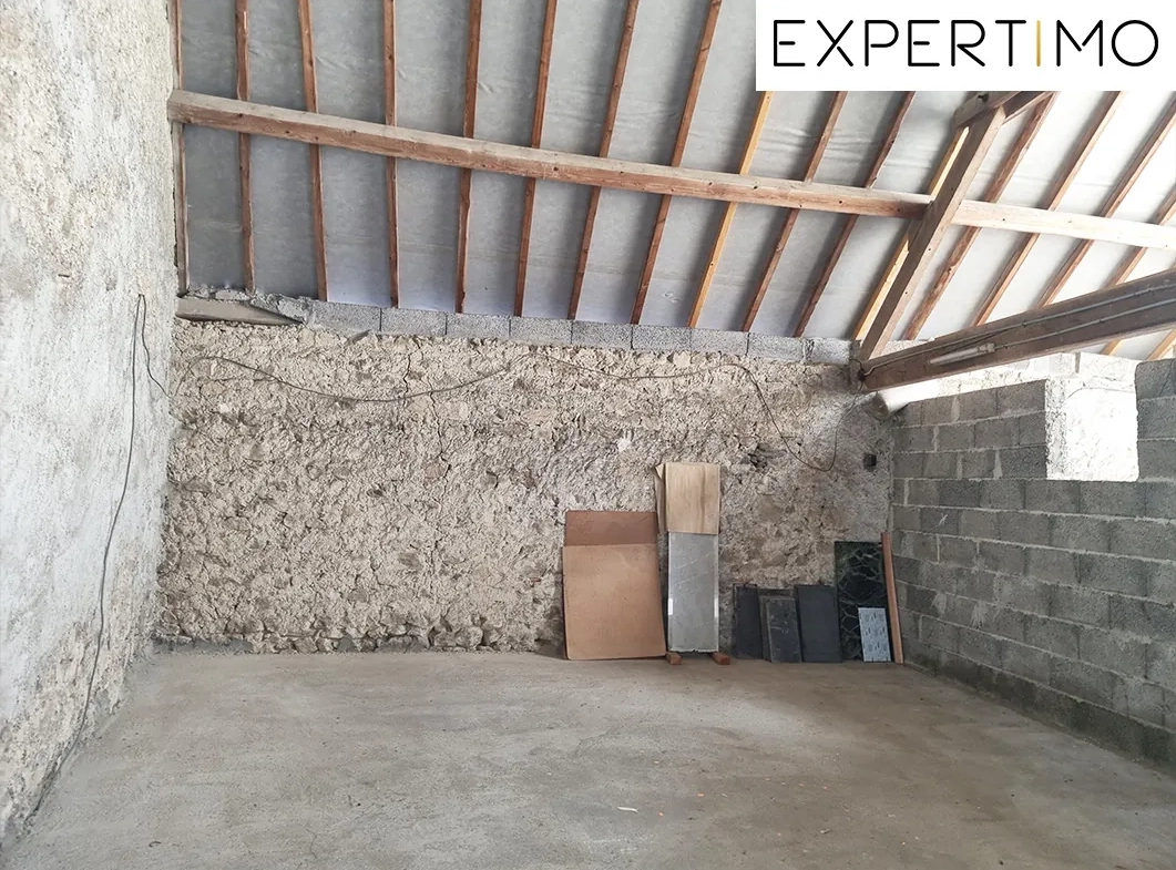 Maison de 168 m² avec dépendances et garage à Servant 
