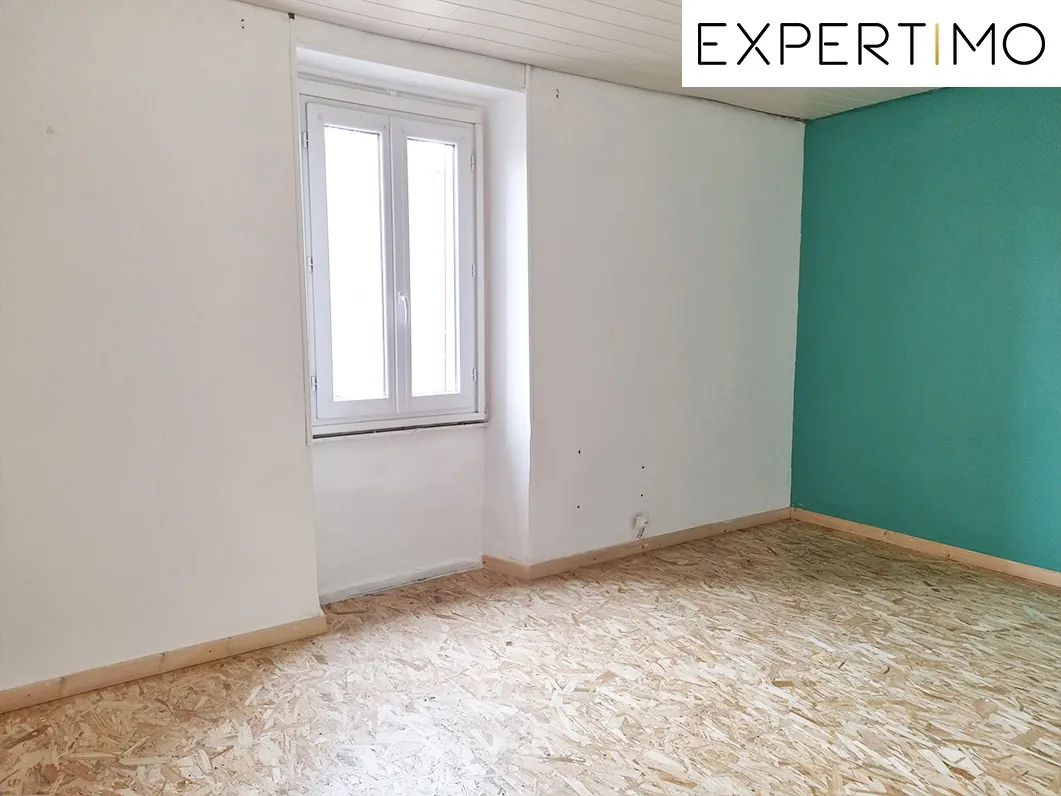 Maison de 168 m² avec dépendances et garage à Servant 