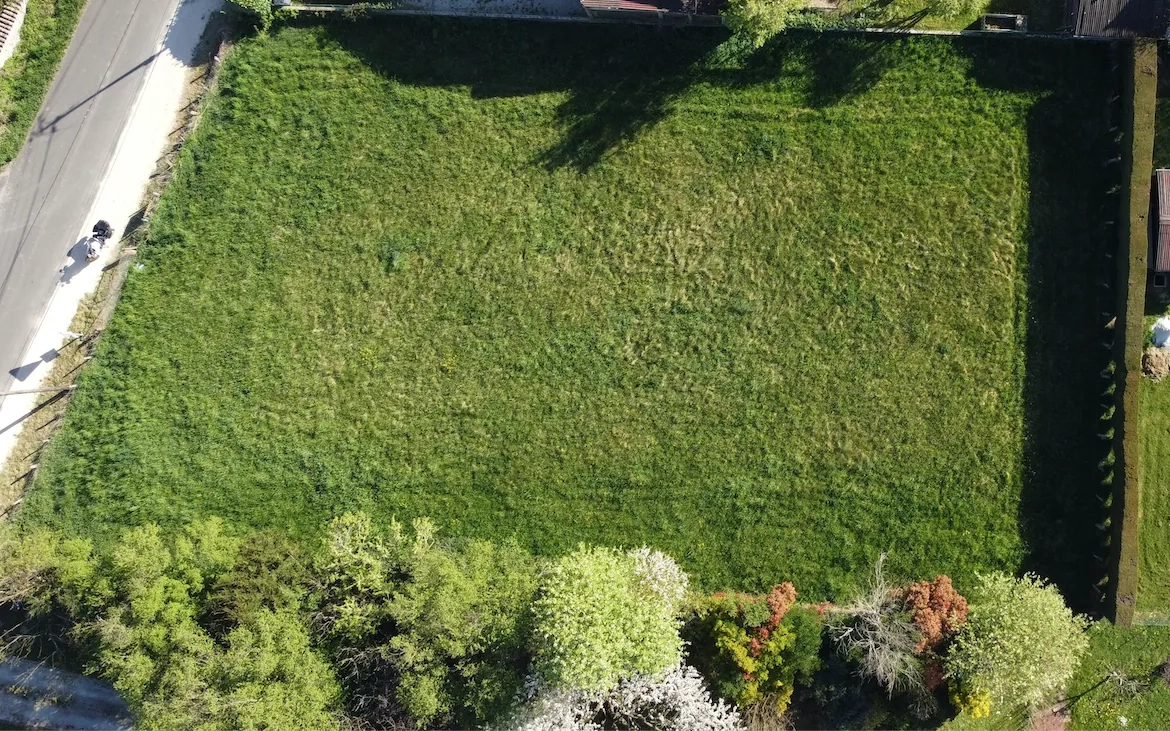 Terrain constructible de 1519 m² à Tournus - Emplacement calme proche du centre-ville 