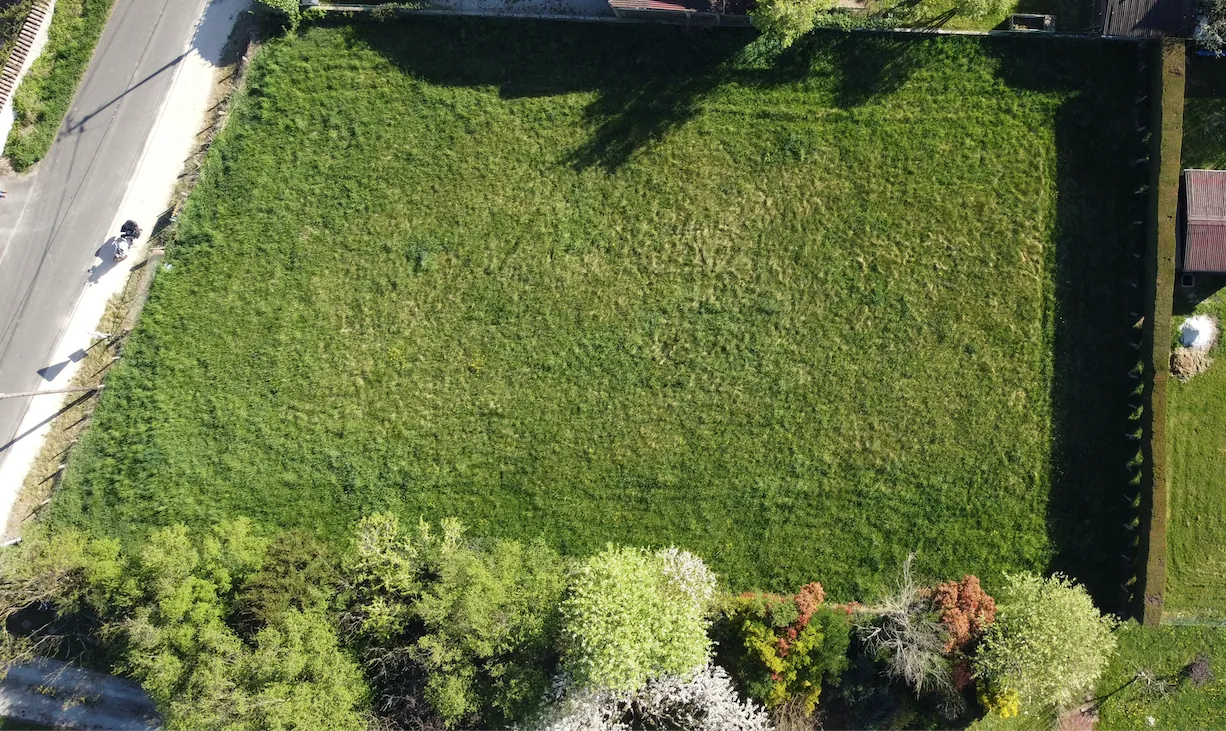 Terrain constructible de 1519 m² à Tournus - Emplacement calme proche du centre-ville 