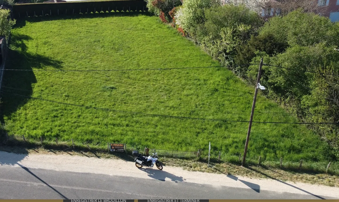 Terrain constructible de 1519 m² à Tournus - Emplacement calme proche du centre-ville 