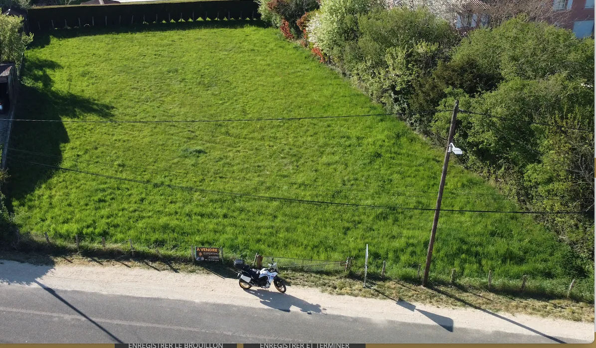 Terrain constructible de 1519 m² à Tournus - Emplacement calme proche du centre-ville 