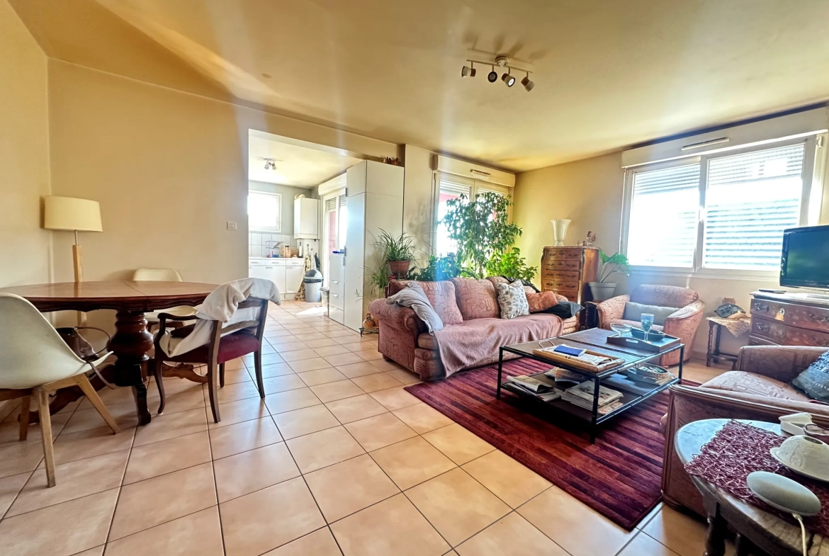 Appartement T4 avec terrasse à Grand-Charmont - Résidence récente 