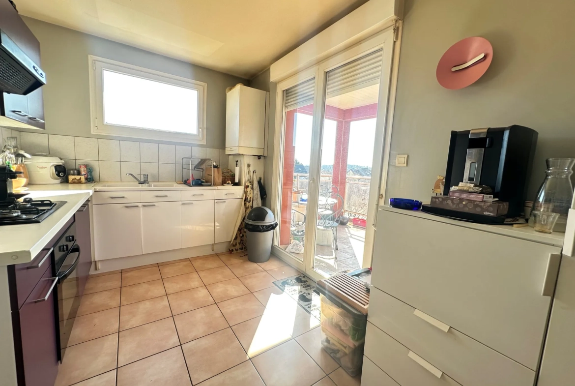 Appartement T4 avec terrasse à Grand-Charmont - Résidence récente 