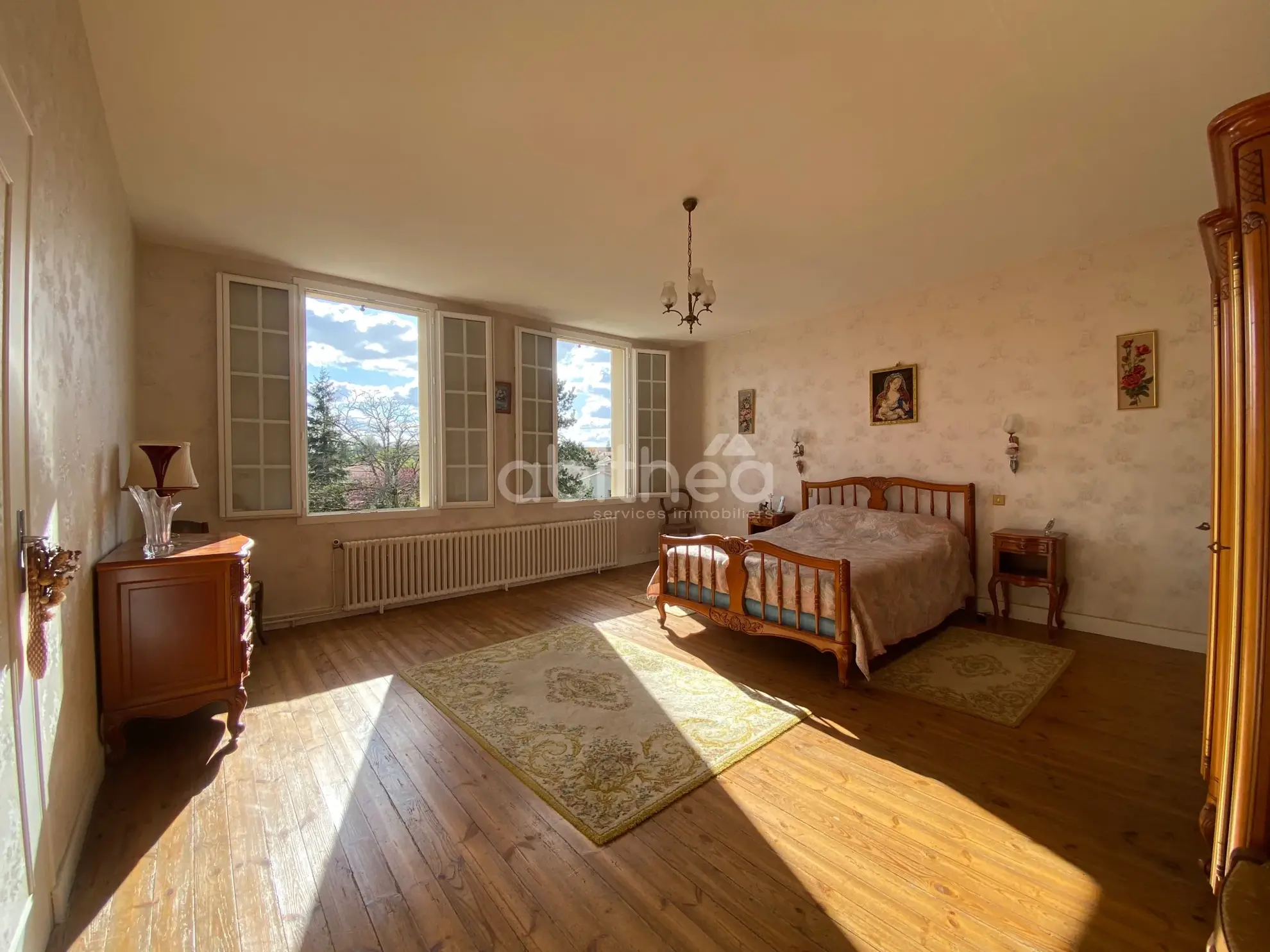 Belle maison charentaise à Javrezac avec dépendances et jardin piscinable 