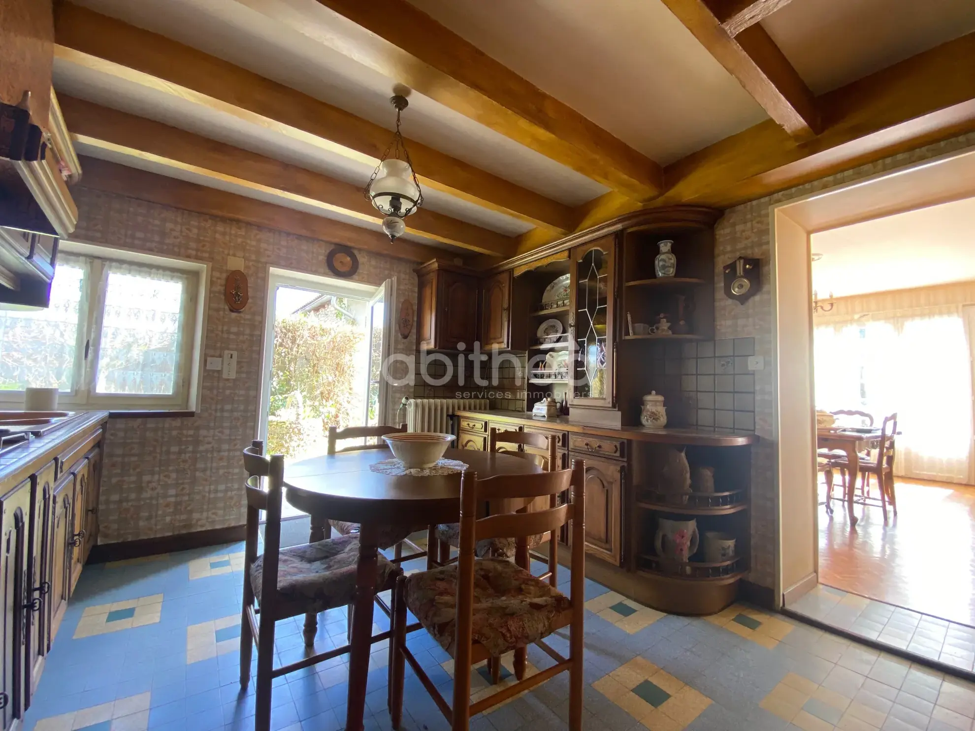 Belle maison charentaise à Javrezac avec dépendances et jardin piscinable 