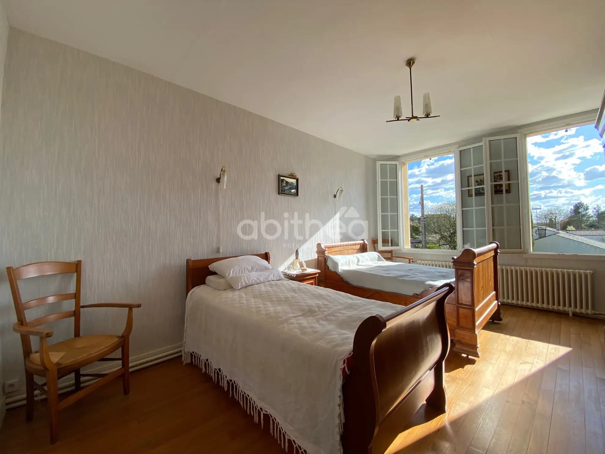Belle maison charentaise à Javrezac avec dépendances et jardin piscinable 