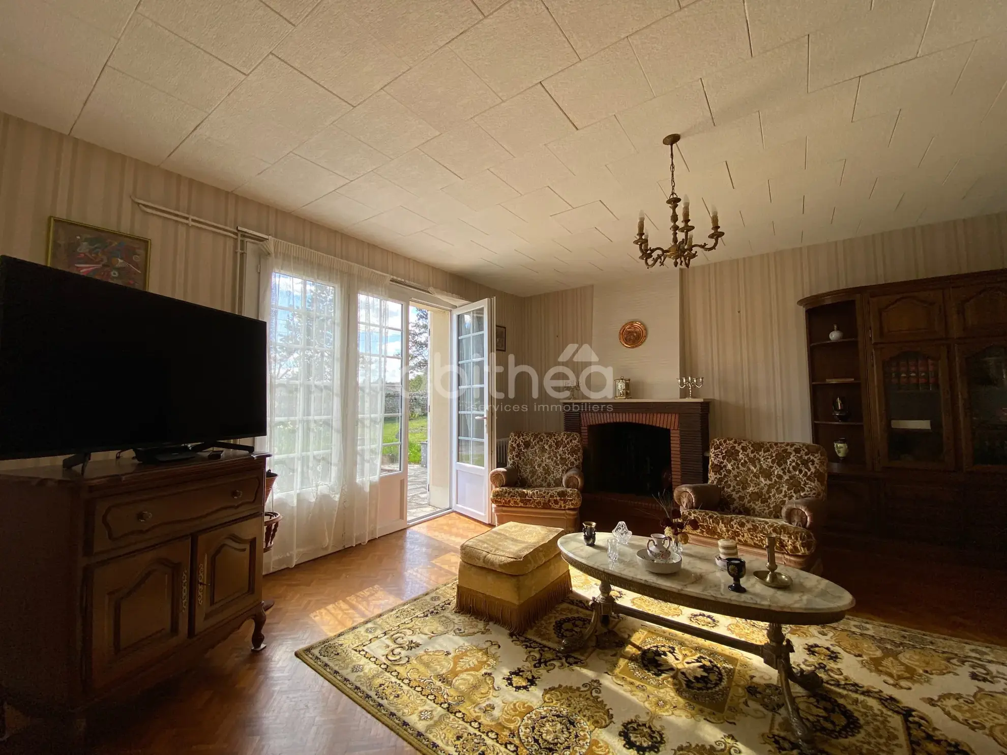 Belle maison charentaise à Javrezac avec dépendances et jardin piscinable 