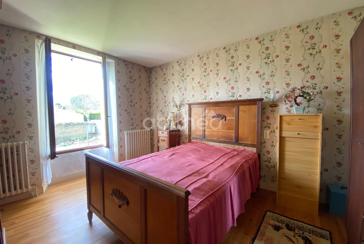 Belle maison charentaise à Javrezac avec dépendances et jardin piscinable 