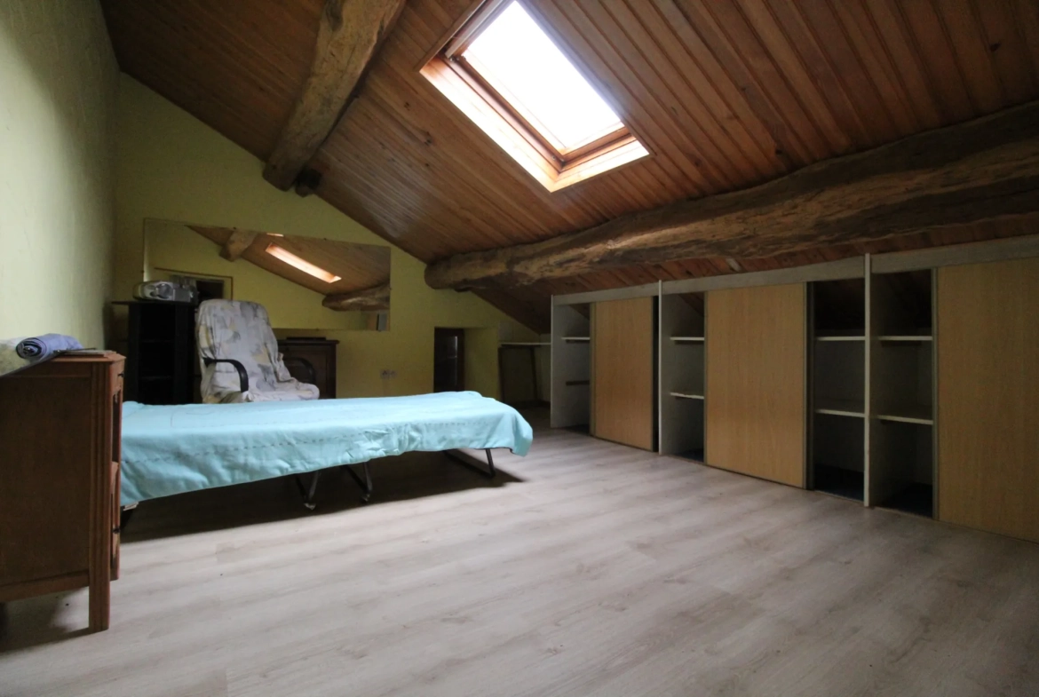 Maison de village à Saint-Sernin-sur-Rance avec caves et grenier - 107 m² 