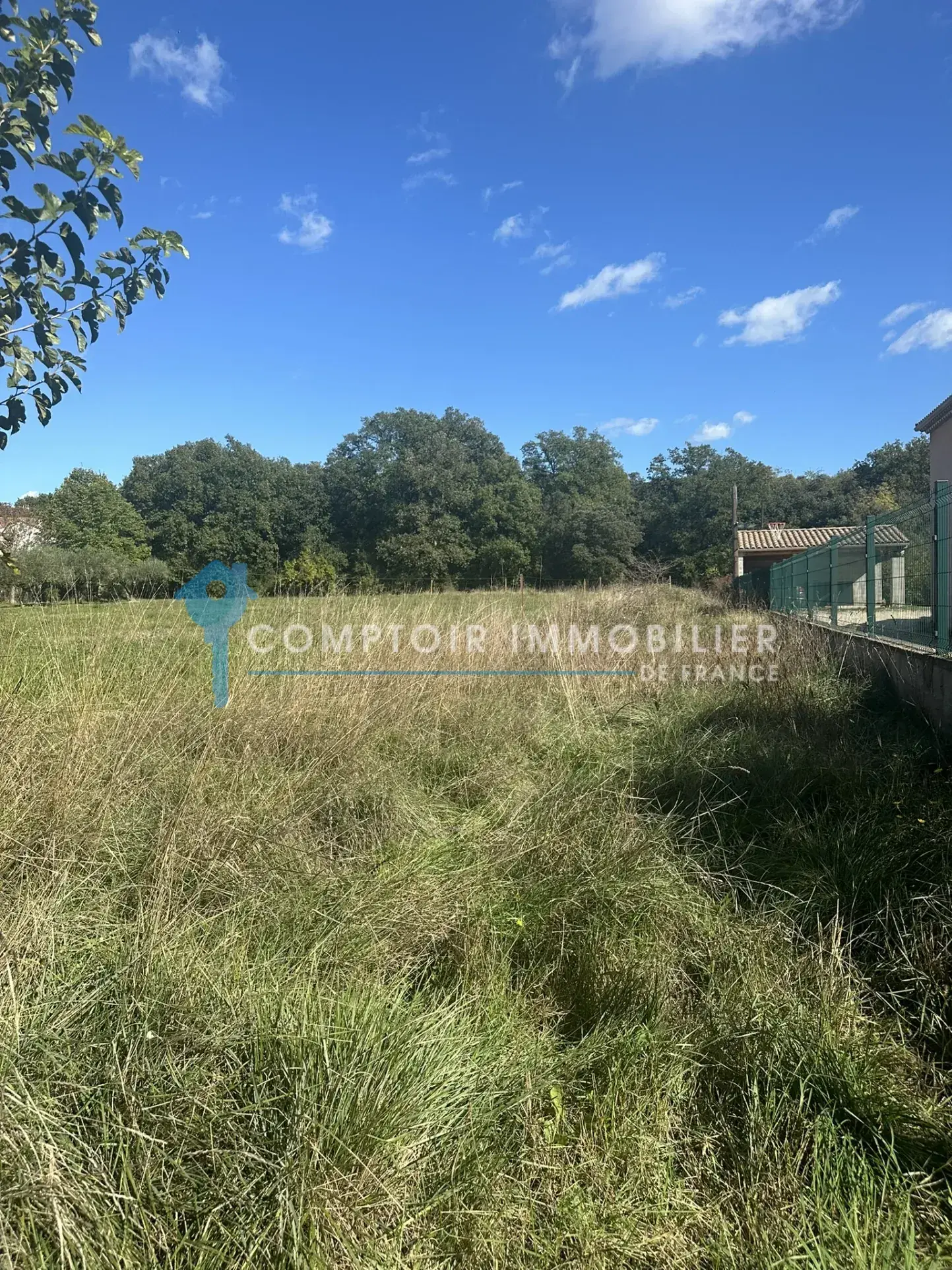 Terrain constructible avec vue dominante à Saint Privas des Vieux - 2690 m² 