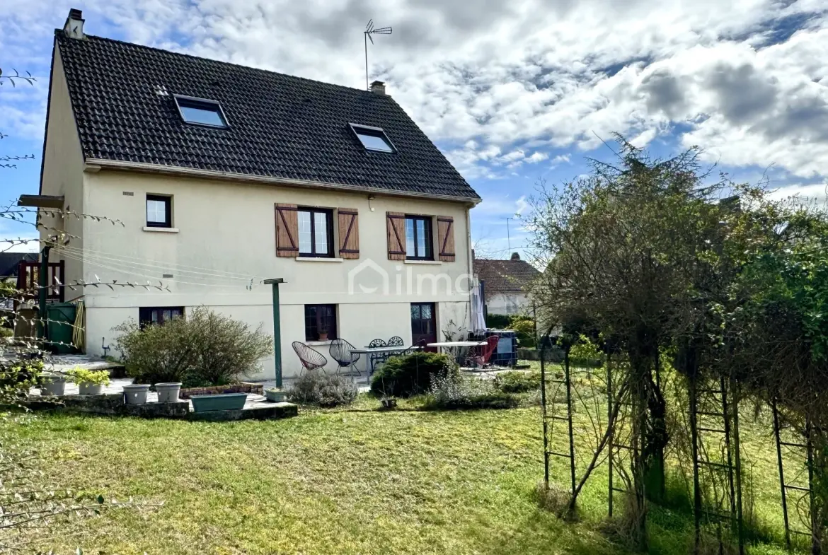 Maison 133 m2 à vendre à Crouy-sur-Ourcq avec vue village et terrain spacieux 