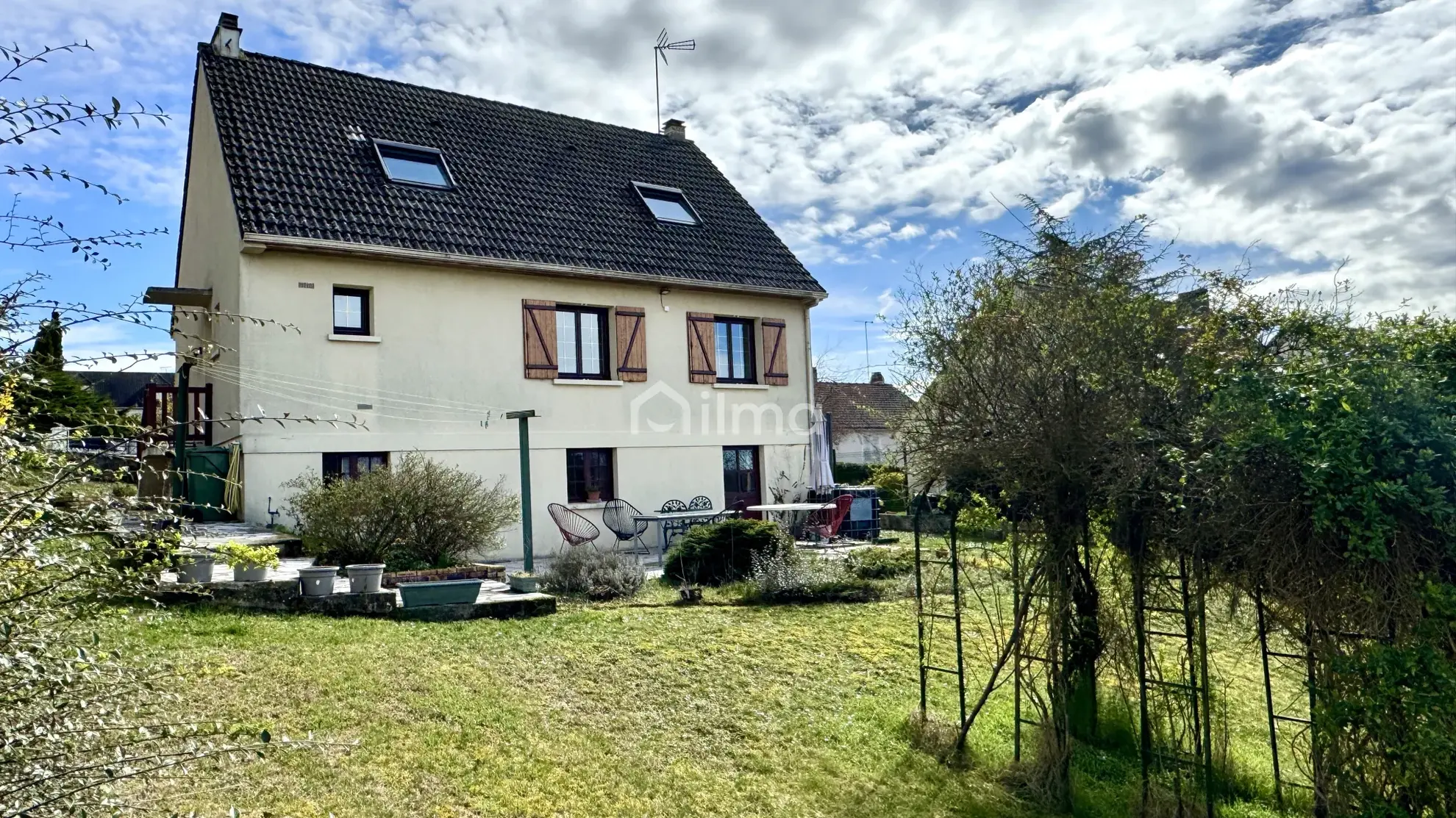 Maison 133 m2 à vendre à Crouy-sur-Ourcq avec vue village et terrain spacieux 
