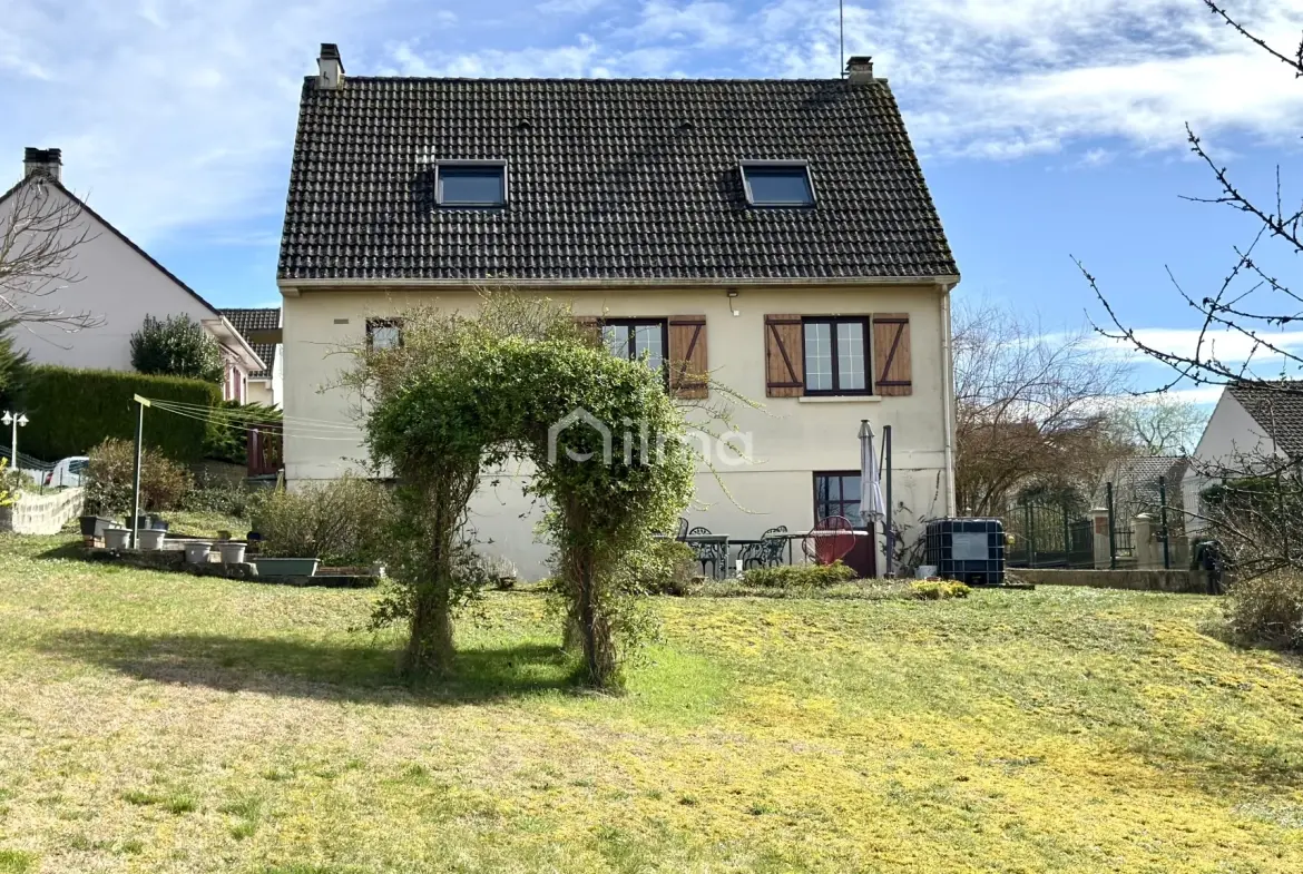 Maison 133 m2 à vendre à Crouy-sur-Ourcq avec vue village et terrain spacieux 