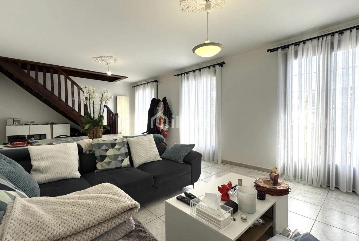 Maison 133 m2 à vendre à Crouy-sur-Ourcq avec vue village et terrain spacieux 