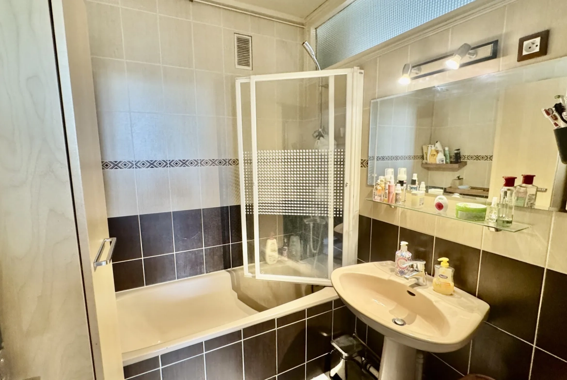 Appartement 4 pièces lumineux avec parking et cave à Mantes-la-Ville 
