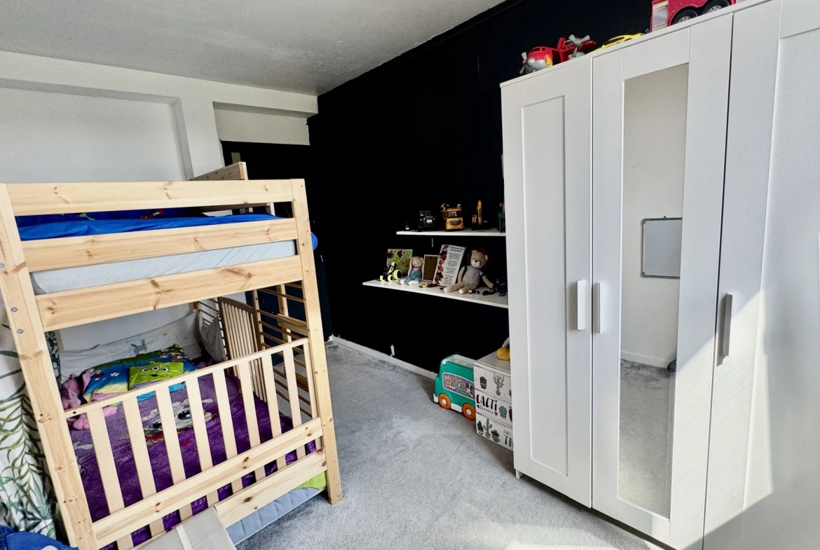 Appartement 4 pièces lumineux avec parking et cave à Mantes-la-Ville 