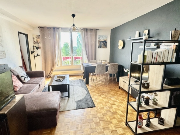 Appartement 4 pièces lumineux avec parking et cave à Mantes-la-Ville 