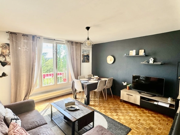 Appartement 4 pièces lumineux avec parking et cave à Mantes-la-Ville 