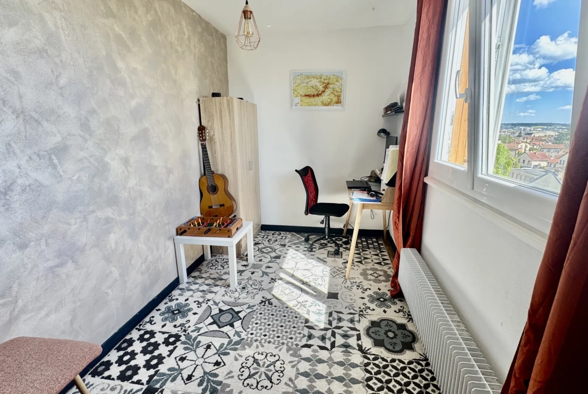 Appartement 4 pièces lumineux avec parking et cave à Mantes-la-Ville 