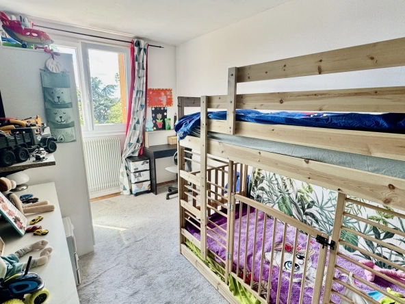 Appartement 4 pièces lumineux avec parking et cave à Mantes-la-Ville 