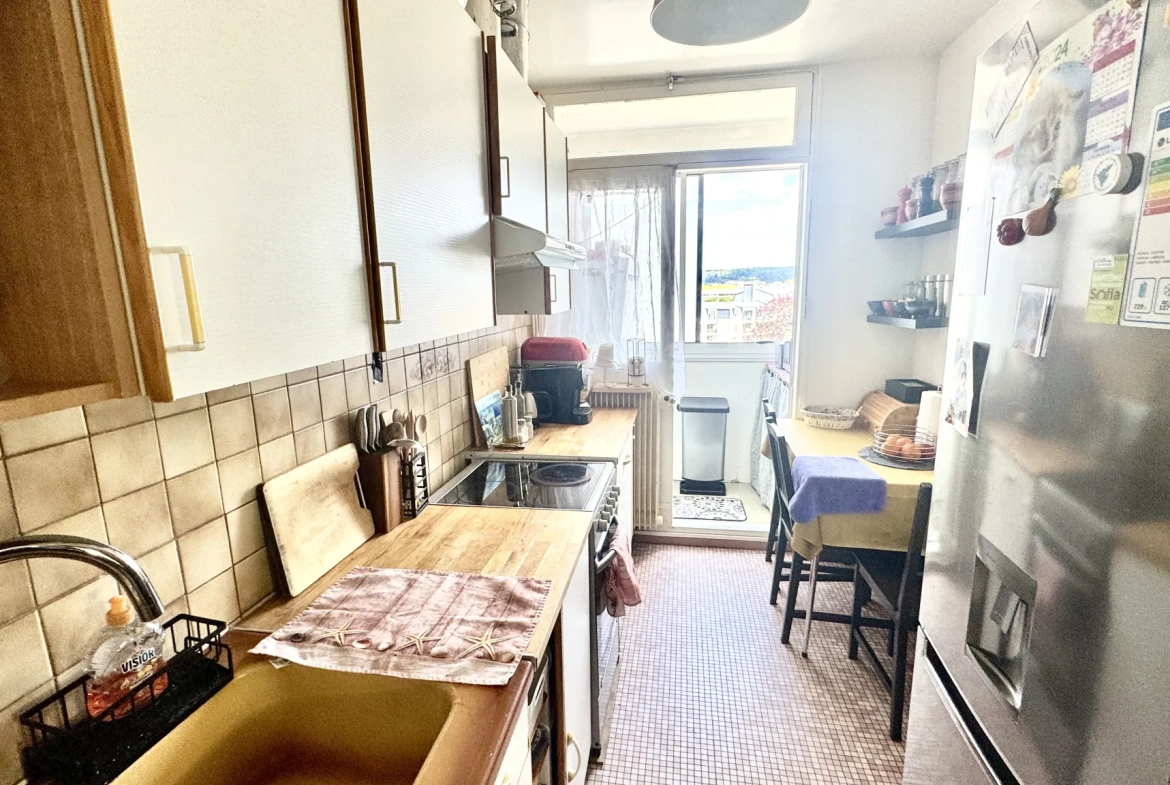 Appartement 4 pièces lumineux avec parking et cave à Mantes-la-Ville 