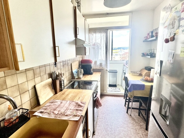 Appartement 4 pièces lumineux avec parking et cave à Mantes-la-Ville 