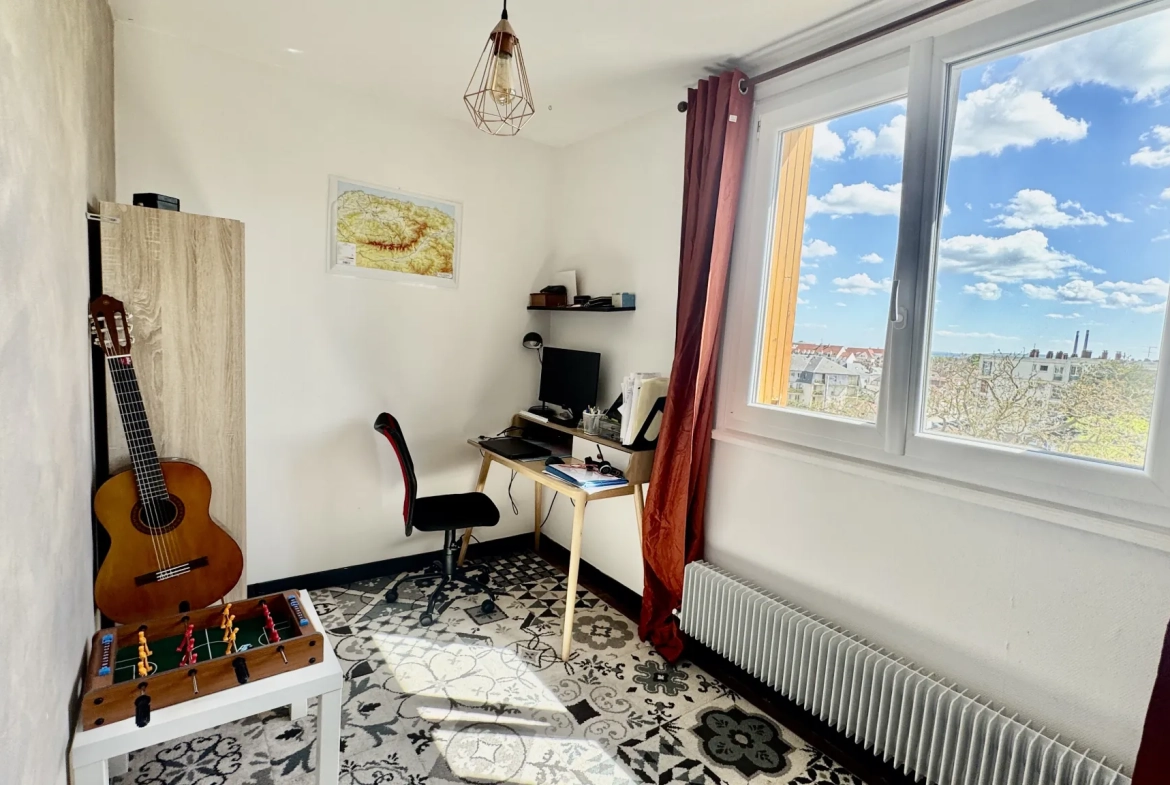 Appartement 4 pièces lumineux avec parking et cave à Mantes-la-Ville 
