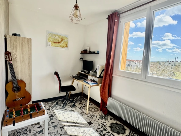 Appartement 4 pièces lumineux avec parking et cave à Mantes-la-Ville 