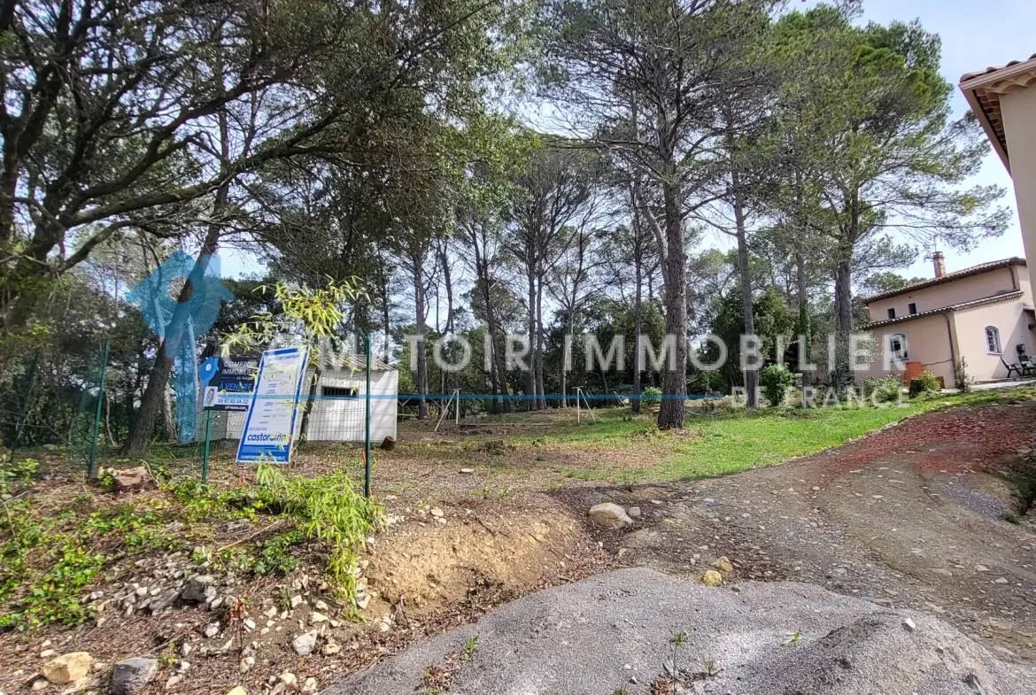 Villa de plain-pied de 138m² à Gaujac, terrain de 1995m² avec garage et abri, travaux en cours 