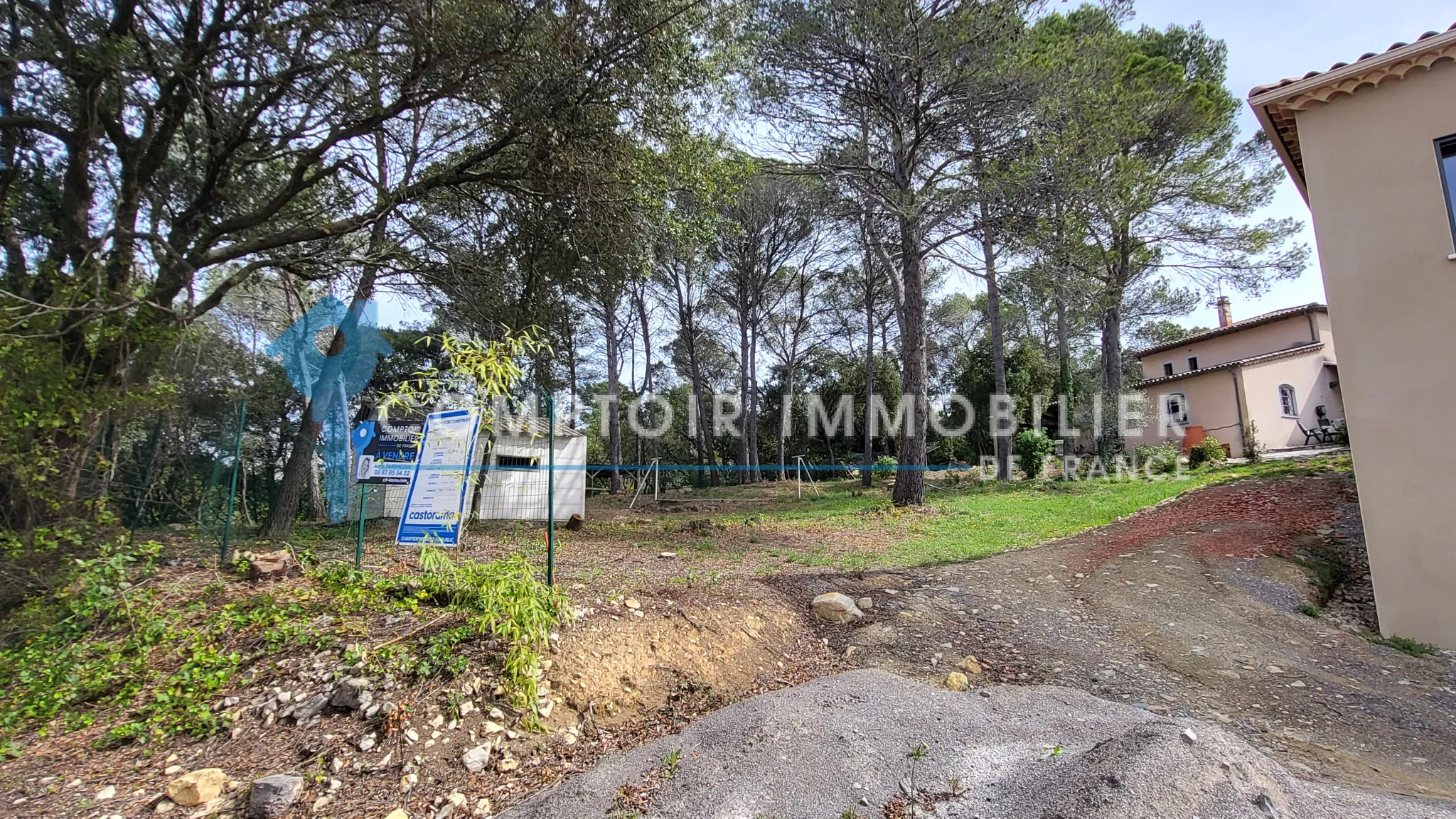 Villa de plain-pied de 138m² à Gaujac, terrain de 1995m² avec garage et abri, travaux en cours 