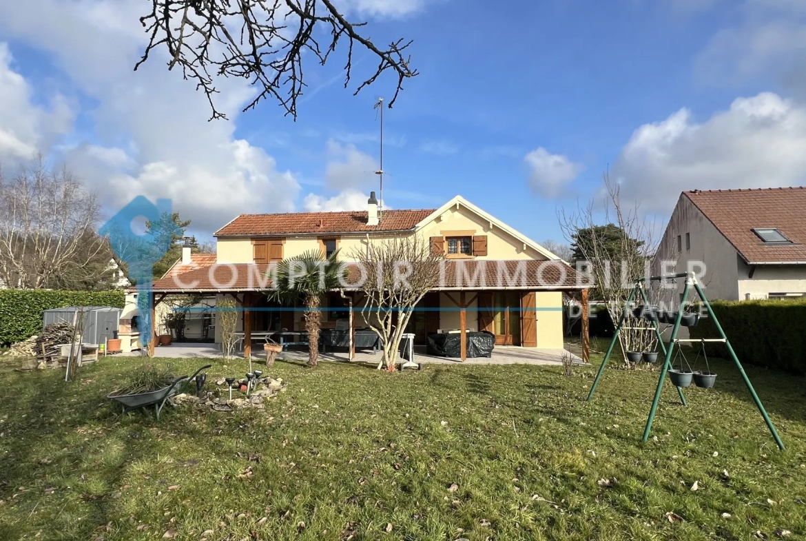 Charmante maison individuelle à Vayres-sur-Essonne avec terrasse et garage 