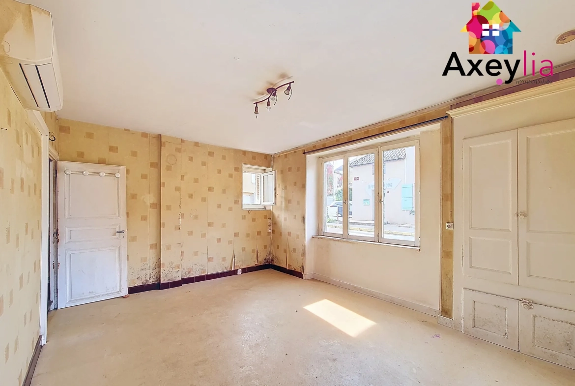 Maison à vendre à Mélay — Rénovation et potentiel avec garage large 