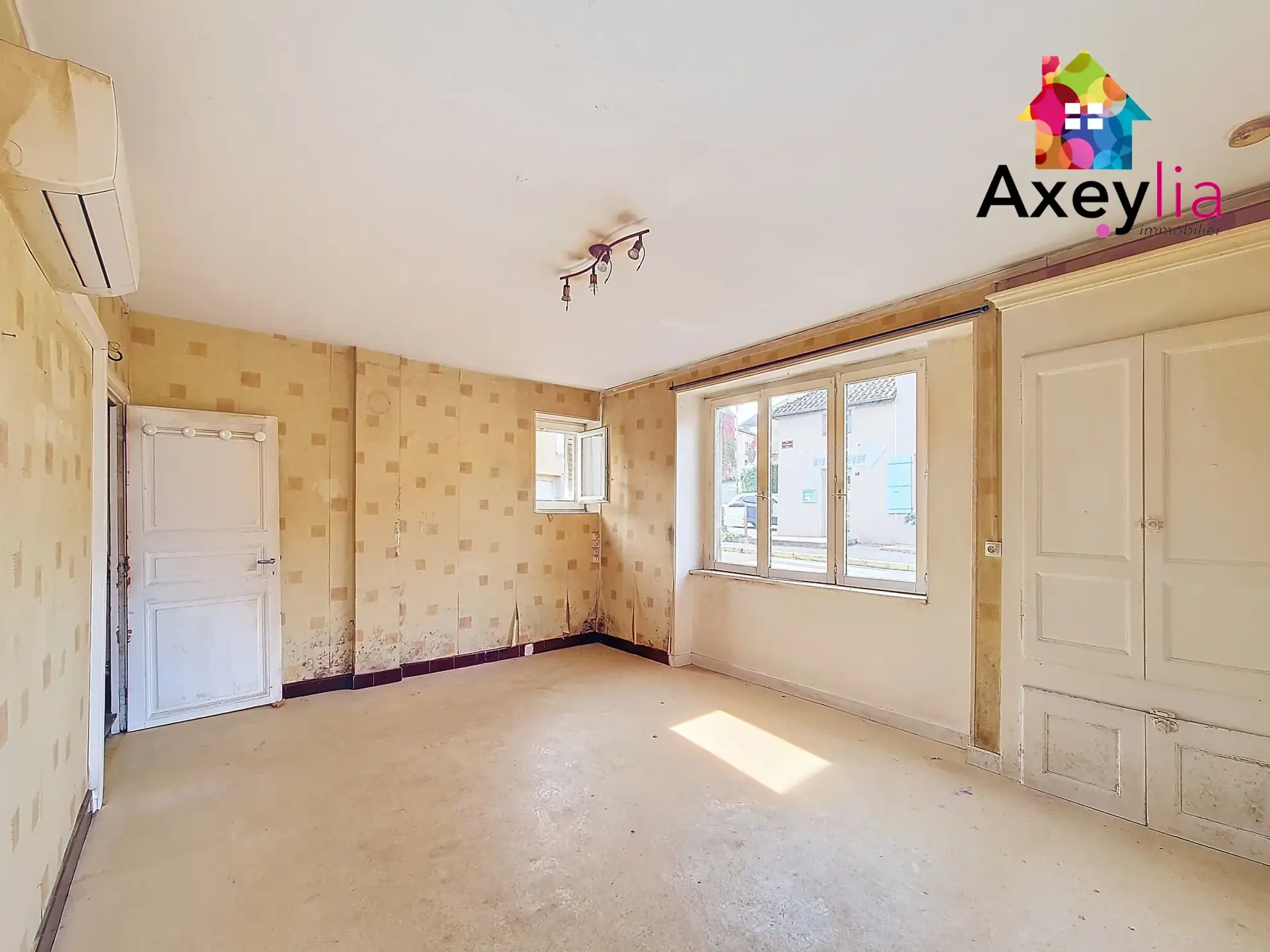 Maison à vendre à Mélay — Rénovation et potentiel avec garage large 