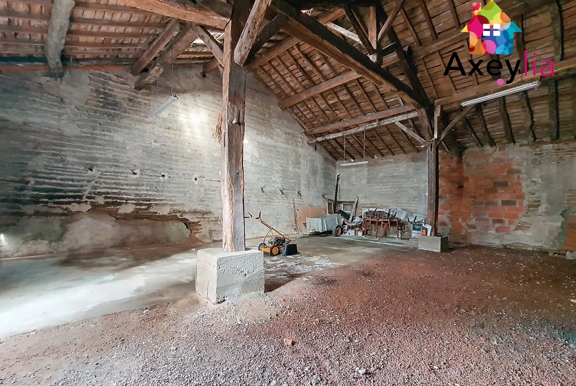 Maison à vendre à Mélay — Rénovation et potentiel avec garage large 
